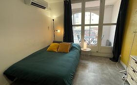 Studio tout confort Climatisé avec Wifi à 2mn à pied de la plage